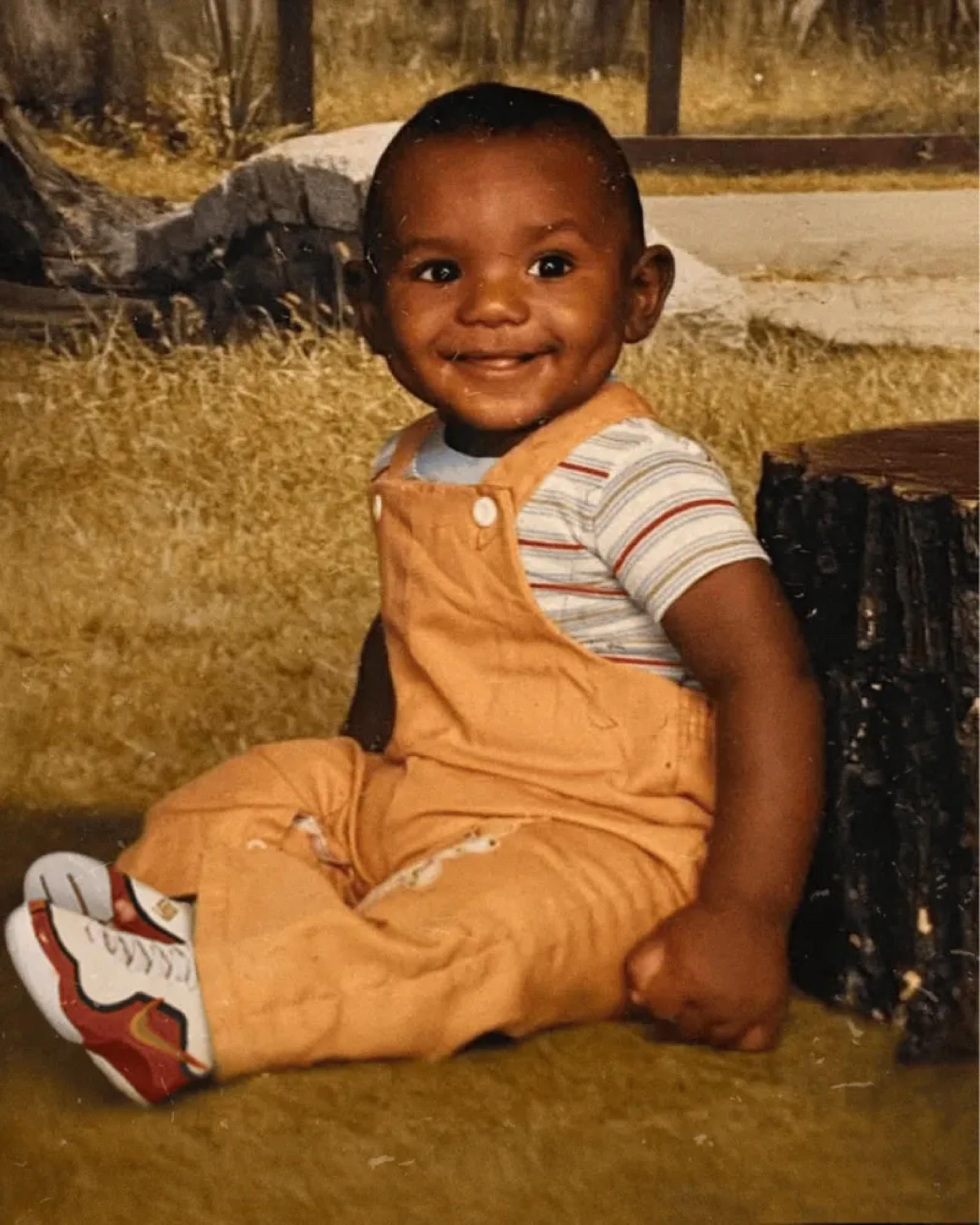 时光穿梭!格洛丽亚晒幼年詹姆斯上脚Lebron23的合成照